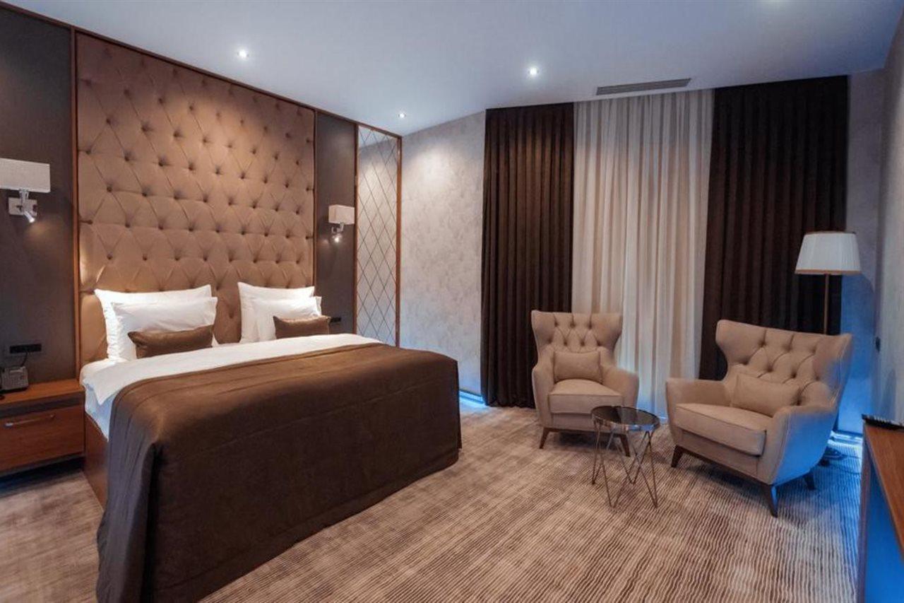Midtown Hotel Bakoe Buitenkant foto