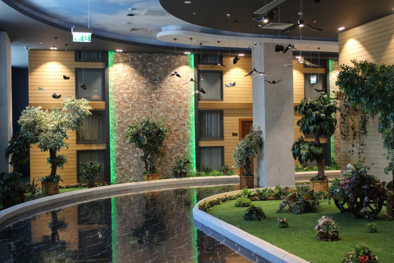 Midtown Hotel Bakoe Buitenkant foto