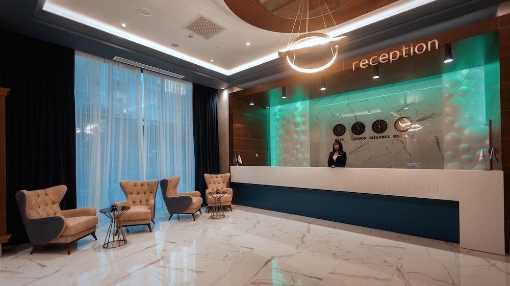 Midtown Hotel Bakoe Buitenkant foto