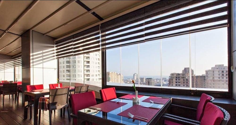 Midtown Hotel Bakoe Buitenkant foto