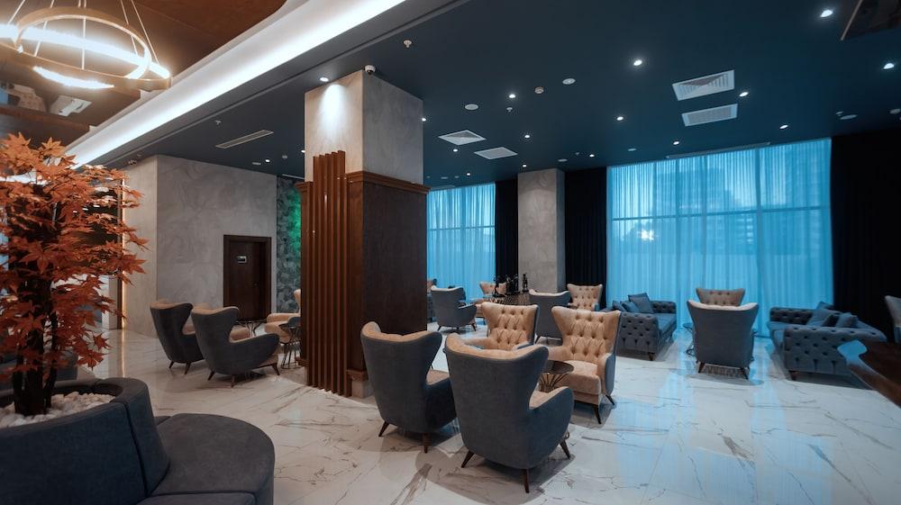 Midtown Hotel Bakoe Buitenkant foto