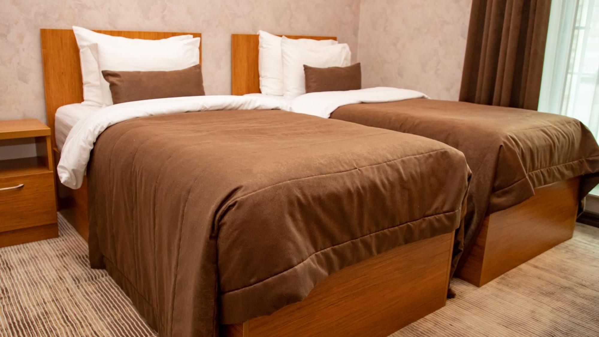 Midtown Hotel Bakoe Buitenkant foto