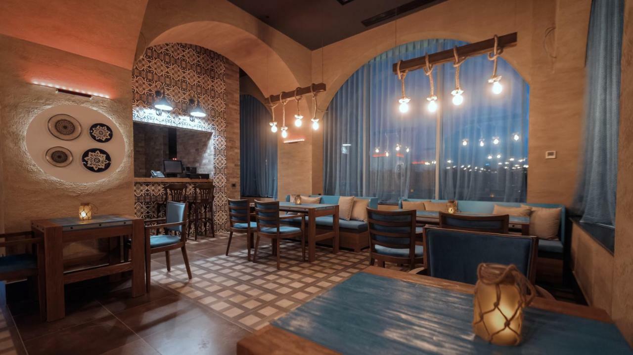 Midtown Hotel Bakoe Buitenkant foto