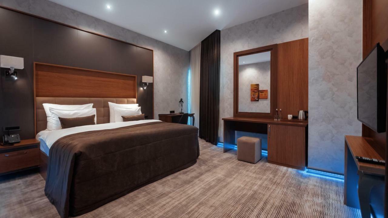 Midtown Hotel Bakoe Buitenkant foto