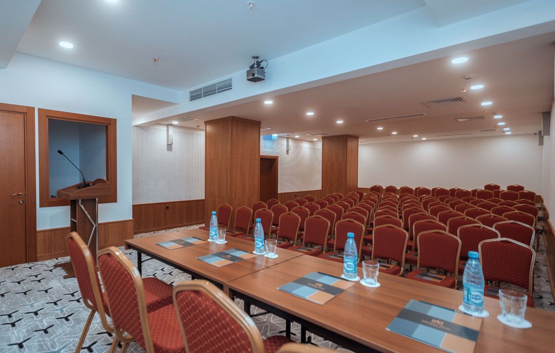 Midtown Hotel Bakoe Buitenkant foto