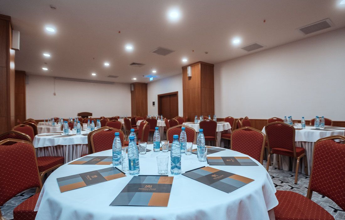 Midtown Hotel Bakoe Buitenkant foto